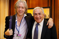 El 23 de abril, Dominique Strauss-Kahn, Director Gerente del FMI, se reuni con el msico activista Bob Geldof, que le entreg la peticin de ONE (Foto: FMI)