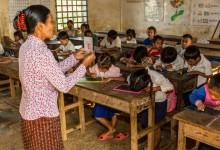 柬埔寨Kampong Tralach村上学的儿童：基金组织的举措有助于增加低收入国家可获得的贷款资源（图片：Michael Nolan/Robert Harding World Imagery/Corbis） 