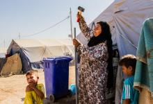 Une famille déplacée à Mosul (Irak). Les conflits régionaux plombent la croissance au Moyen-Orient, car ils pèsent sur les budgets, les marchés du travail et la cohésion sociale dans les pays voisins. (photo: Sebastian Backhaus/NurPhoto/Corbis) 