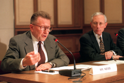 l-r: Hubert Neiss, Director of the Asia and Pacific
Department; Stanley Fischer, First Deputy Managing Director