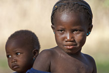 Children in Banfora, southwest Burkina Faso. In the past, social safety nets in the country were fragmented and failed to target the poorest (Photo: Marcell Claassen/Corbis) 
