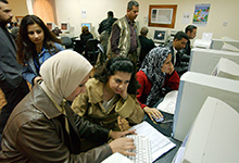 Job seekers at training center in Iraq: countries need to manage their wage bills to provide quality public services through planning, competitive compensation, and flexibility (photo: Marco Di Lauro/ Stringer/Gettyimages) 