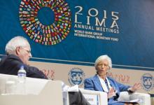 Мартин Вулф из Financial Times беседует с директором-распорядителем МВФ Кристин Лагард в Лиме: «Изменение климата является одним из важнейших экзистенциальных вопросов нашей эпохи» (фото: МВФ). 