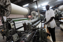 Molino de algodón en Paraakou, Benin.  Los países de bajo ingreso deben hacer frente a un mayor deterioro del crecimiento mundial (foto: Newscom) 