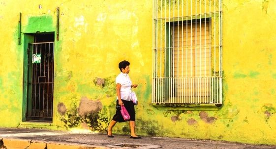 Street scene in Santa Ana, El Salvador. (Photo: iStock)