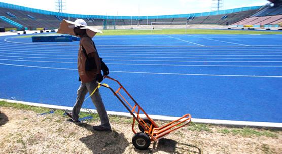 Worker at Jamaica’s national stadium in Kingston. The global financial crisis contributed to high levels of unemployment in the Caribbean (photo: Ivan Alvarado/Reuters/Newscom)