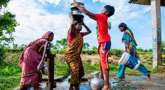 Local people collect water from a small village near Srimangal, Bangladesh. The country is active in terms of planning and action on climate change (photo: Tarzan9280/istockphoto) 