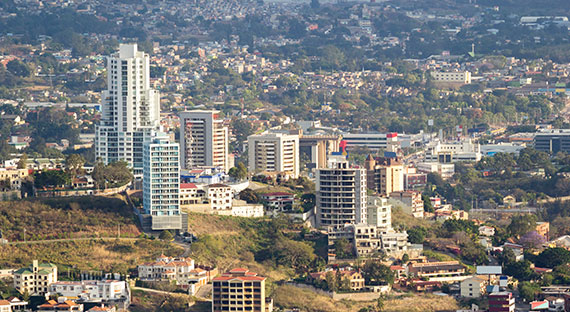 Vista de Tegucigalpa, Honduras. Se espera que el nuevo plan económico del país estabilice la economía e impulse el crecimiento (foto: iStock/edfuentesg)