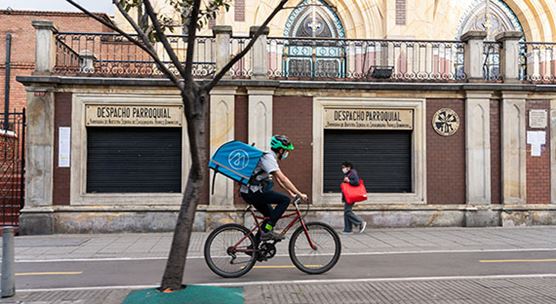 Food delivery in Bogotá during quarantine. Colombia’s lockdown had to be much longer than initially expected.  (Photo: Ernesto Tereñes/iStock by Getty Images)