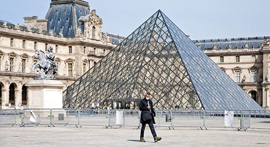 La Place du Carrousel à Paris durant le premier confinement. La pandémie et les mesures de confinement ont provoqué la plus grande récession qu’ait connu la France depuis la seconde guerre mondiale. (photo : legna69, Getty images)