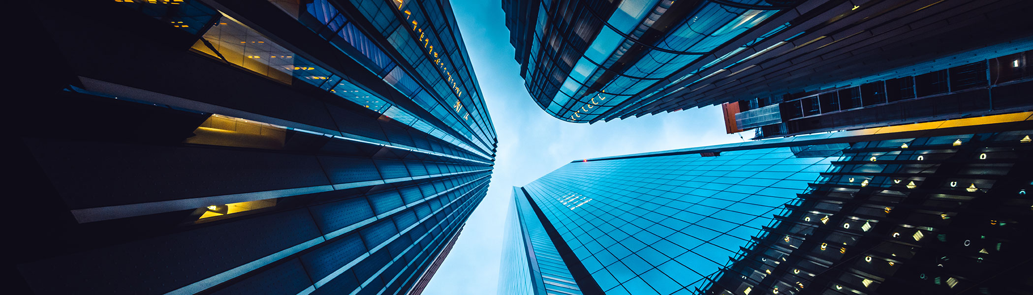 Aumentos das taxas de juros e mercados voláteis sinalizam riscos crescentes para a estabilidade financeira