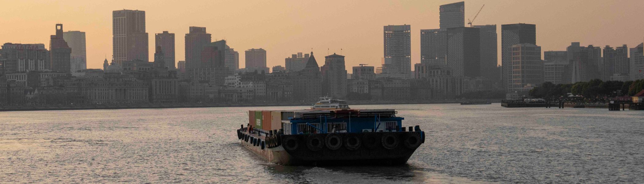 中国と米国の貿易収支を主に左右しているのは国内のマクロ経済要因