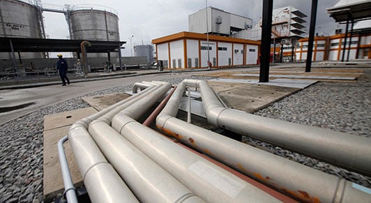 محطة كهرباء في أبيدجان، كوت ديفوار. يمكن لمؤسسات تمويل التنمية أن تساهم بالخبرة الفنية في تصميم وتمويل المشروعات الاستثمارية الكبرى، بما في ذلك مشروعات البنية التحتية (الصورة: Thierry Gouegnon/Reuters/Newsom). 