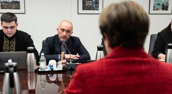 乌克兰国家银行行长Andriy Pyshnyy和IMF总裁克里斯塔利娜 • 格奥尔基耶娃。（图片来源：IMF图片库/Joshua Philip Roberts）