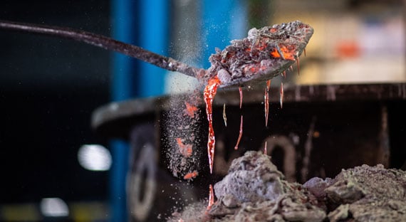 Aluminum production. Rising trade tensions represent an important risk for the euro area (photo: Guido Kirchner/Newscom)