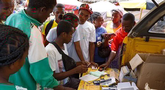 Selling phones in Madagascar.  The COVID-19 pandemic has illustrated the value of digitalization, but is also a stark reminder of the remaining digital divide (photo: Artush/istockphotos)