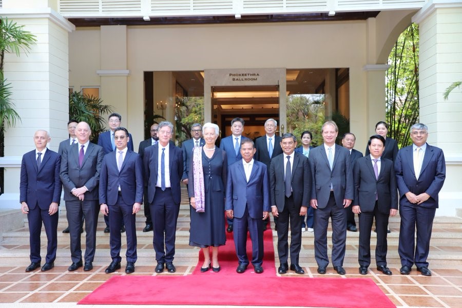 Group Photo: Front Row (L-R): Fabio Natalucci, Roger Nord, Sethaput Suthiwartnarueput, Luiz Pereira da Silva, Christine Lagarde, Chea Chanto, Mangal Goswami, Alfred Schipke, Phan Tien Dzung, Sanjaya Panth;   Back Row (L-R): Darryl Chan, Seungheon Lee, Benny Popoital, Maha Prada's Adhikari, Lkhagvasuren Byadran, Felipe Medalla, Than Than Swe, Sum Sannisith, Dalaloy Vathana