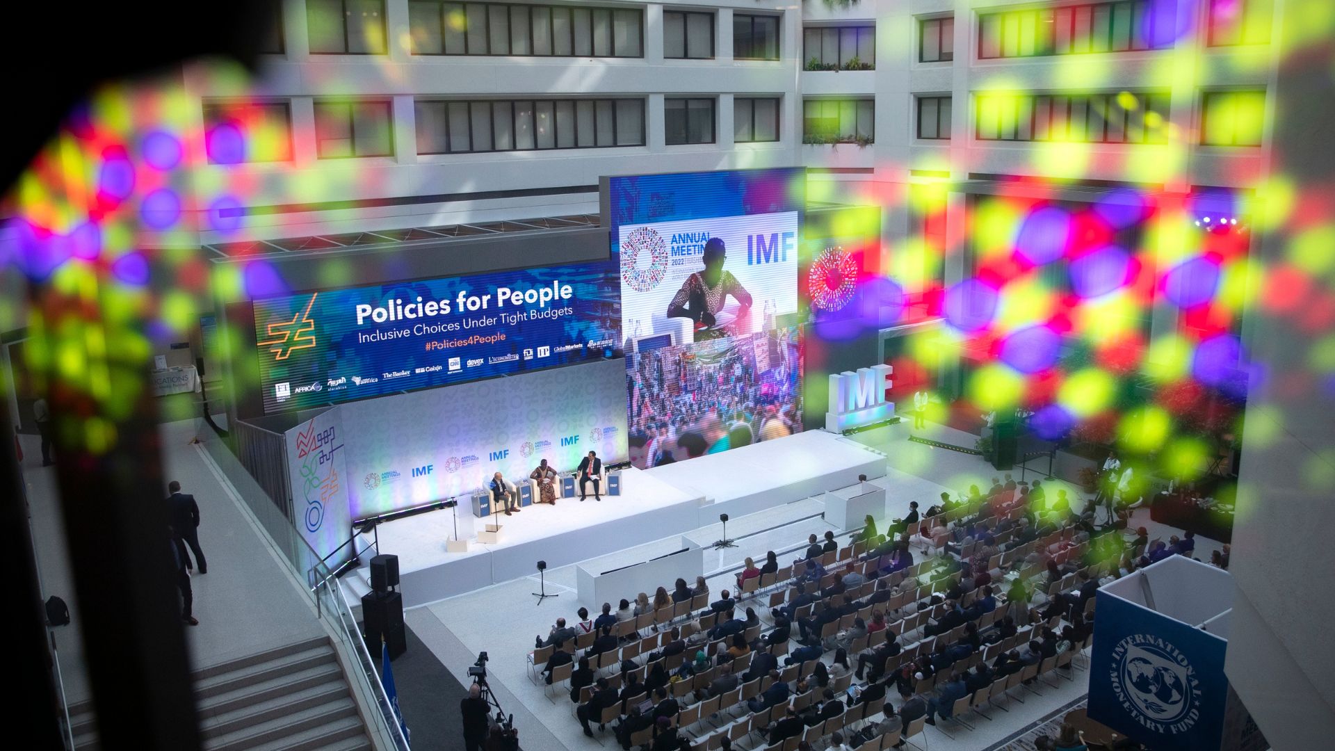 SEMINAR PUTTING PEOPLE FIRST