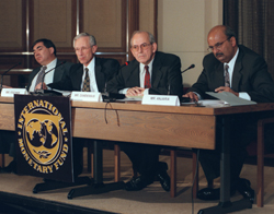 l to r Jorge Márquez-Ruarte, Stanley
Fischer, Michel Camdessus, Shailendra Anjaria