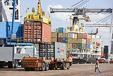 Africa Faces 'Considerable Risks' From Global Downturn 