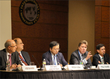 Regulators Identify Data Needs to Track Shadow Banks 