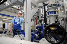 Strong Polish Economy Faces Risks, Needs to Remain Flexible 