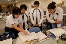 Japanese women at work.   Japan needs measures to encourage greater labor participation especially by women and the elderly, suggest experts (photo: Karen Kasmauski/Corbis) 