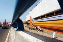 Highway in Dakar, Senegal. Providing better infrastructure remains a challenge for many African countries (photo: Djibril Sy/Corbis) 