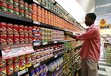 Supermarket in Harare, Zimbabwe. Africa’s pool of middle class consumers has grown by 3.2 percent a year since 1983 (photo: Desmond Kwande/AFP/Newscom) 