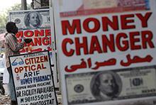 A man at a currency exchange in New Delhi, India: even if the exit from unconventional monetary policy is well managed, countries can expect weaker currencies (photo: Adnan Abidi/Reuters) 