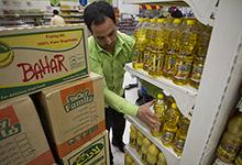 Store in Tehran: Iran’s inflation rate has gone down in recent months, thanks in part to central bank actions  (photo: Morteza Nikoubazl/Polaris) 