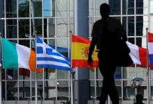 Flags of the 18-member euro area in Brussels. The IMF urged policymakers to press ahead with reforms to sustain the zone’s recovery (photo: Yves Herman/Rueters/Corbis). 