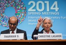 IMFC’s Shanmugaratnam (l), with IMF’s Lagarde: IMFC called on countries to shift focus to medium term, with emphasis on structural reforms (photo: IMF) 