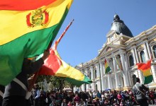 Parade crosses Murillo Square in La Paz, Bolvia. Better fiscal transparency will help countries across Latin America and other regions in the move to more stable economic growth (photo: Carlos Barrios/ABI) 