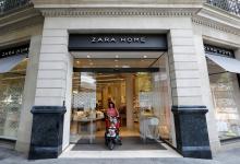 A woman leaves a shop in Barcelona: Spain’s economic recovery has boosted a rebound in consumption and investment (photo: Albert Gea/Reuters/Corbis) 