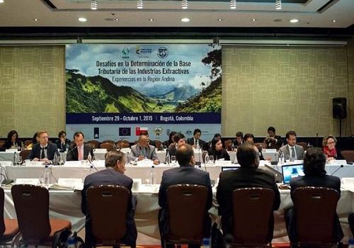 Z:\ENGLISH\IMF Survey Online\2015 Images\IMF EVENTS-Misc\Bogota Conf_500x350.jpg