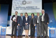 Z:\ENGLISH\IMF Survey Online\2015 Images\ANNUAL MEETINGS\Lima Oct 2015\PoS Summary Survey article\14_IndivIntegrity.220x150.jpg