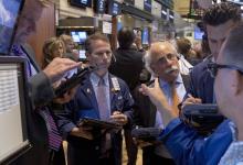Traders on the New York Stock Exchange: equity prices are rising and liquidity is declining in the United States (photo: Brendan McDermid/Reuters) 