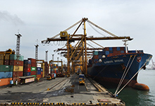 Shipping containers in Colombo, Sri Lanka: weaker growth in the manufacturing sector reflects the negative effects of slowing world trade (photo: Dinuka Liyanawatte/Reuters/Newscom) 