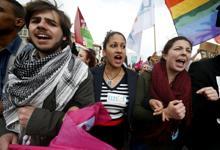 Students protest labor reforms in Nice, France: changes to the structure of the economy can increase growth (photo: Sebastien Nogier/epa/Corbis) 