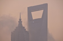 位于中国上海浦东金融和商业区的大楼。拉加德说，亚洲需要深化其金融部门（图片：LatitudeStock/Corbis） 