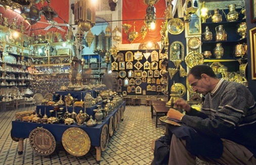 Magasin de souvenirs au Maroc. Au Moyen-Orient et en Afrique du Nord les PME se heurtent &agrave; des obstacles sur la voie de la croissance et de la cr&eacute;ation d&rsquo;emplois (photo&nbsp;: Michael Riehler/Newscom) 