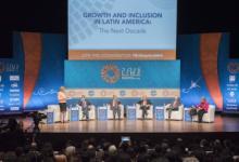 Los panelistas examinaron la transformaci&oacute;n social y las estrategias para promover un crecimiento inclusivo en Am&eacute;rica Latina durante la pr&oacute;xima d&eacute;cada (foto: FMI) 