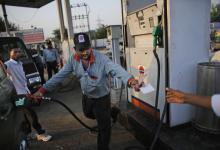 Gasolinera en Nueva Delhi, India. Seg&uacute;n los primeros indicios, en los pa&iacute;ses importadores de petr&oacute;leo el aumento del ingreso gracias al abaratamiento del petr&oacute;leo est&aacute; incrementando el gasto (Foto: Altaf Qadri/AP/Corbis) 