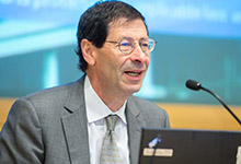 Maurice Obstfeld: &ldquo;El FMI desde hace mucho tiempo procura aprovechar las experiencias concretas en el terreno y las nuevas investigaciones para hacer m&aacute;s eficaz su supervisi&oacute;n econ&oacute;mica, su asistencia t&eacute;cnica y la forma en que responde a las crisis&rdquo; (foto: FMI). 