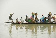 Traversée du fleuve Bani, au Mali  