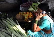 Commerçante à Hyderabad, en Inde. Le développement des circuits financiers constitue un des axes du programme de travail du FMI dans les pays émergents (photo : Noah Seelam/AFP/Newscom) 