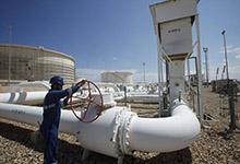 Raffinerie de pétrole à  Zawya, en Libye. La baisse des prix du pétrole devrait entraîner des pertes budgétaires considérables pour les pays exportateurs de pétrole du Moyen-Orient et d’Asie centrale (photo : Ismail Zitouny/Reuters/Newscom) 