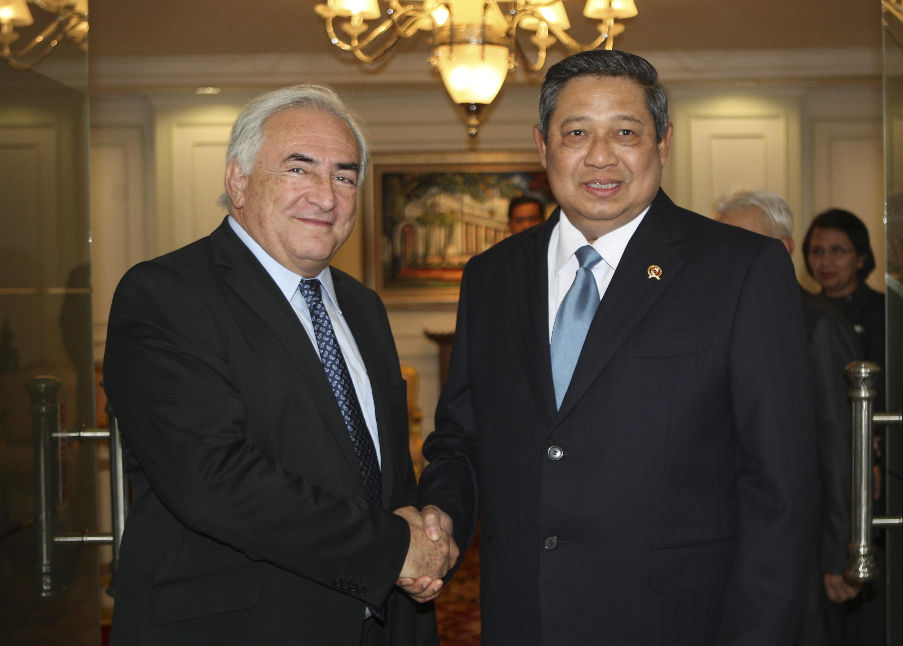 International Monetary Fund Managing Director Dominique Strauss-Kahn and Indonesian President Susilo Bambang Yudhoyono