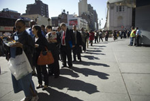 Job seekers in New York, United States. IMF paper’s focus is on design of labor market policies, institutions (photo: Frances Roberts/Newscom) 